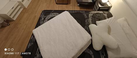 Dein Zimmer 15 qm groß 
