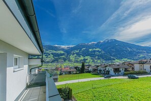 Blick von H19 ins Zillertal und die Gemeinde Fügen