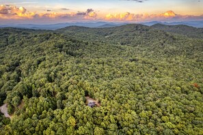 Beautiful seclusion yet close to all the blue ridge fun! 
