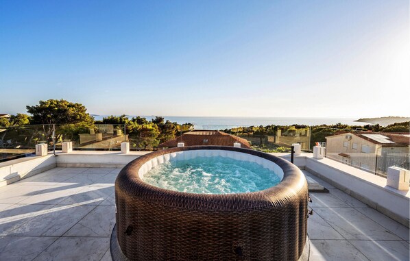 hot-tub