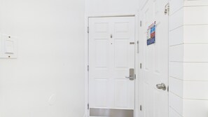 CAM04000G0-PR0047-STILL002