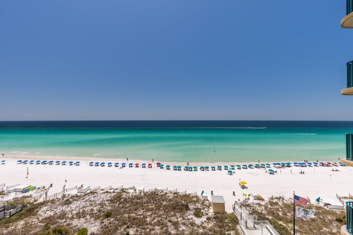 Beachfront in the Heart of Destin- Private Beach & Full Kitchen- Jade East 710