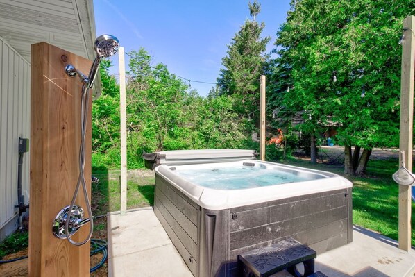 Enjoy relaxing in the hot tub!