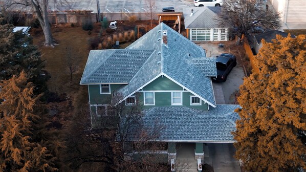 4 bedrooms & 2 baths in Lincoln's East Campus Historic District