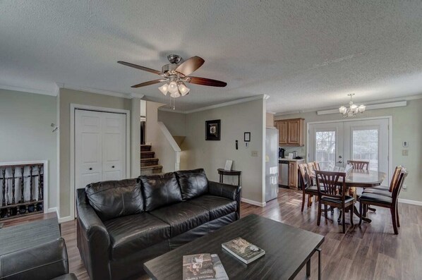 Welcome to our locally owned and managed home just north of I-90, less than 10 minutes from Rapid City Main Street attractions!