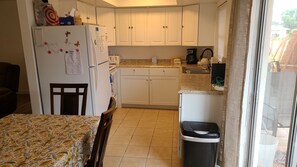 2023 kitchen. Small dog friendly.