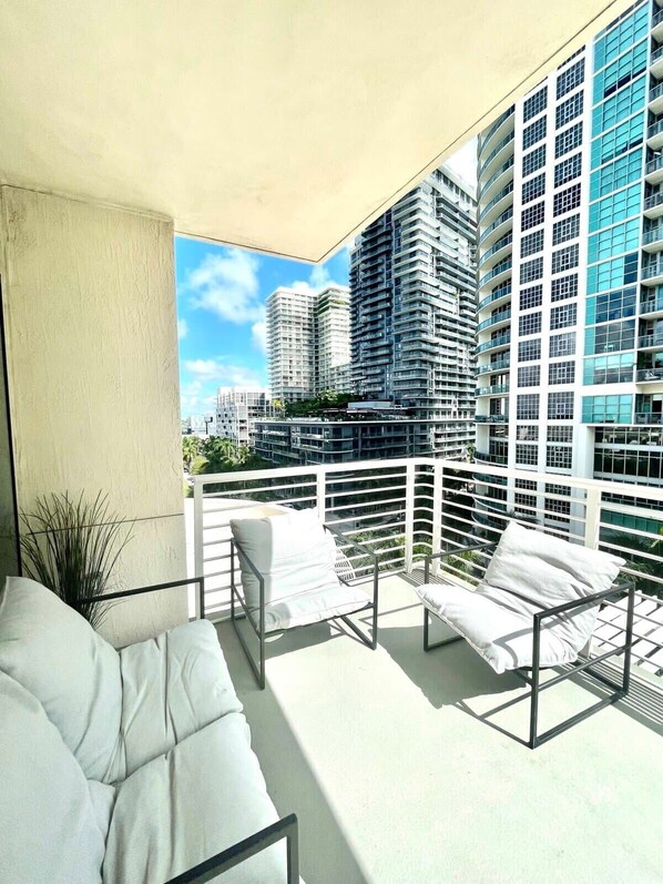 Relax on Our Terrace and Take in the Captivating Views of the Surrounding Buildings.