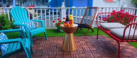 Grand balcony overlooking Magazine Street