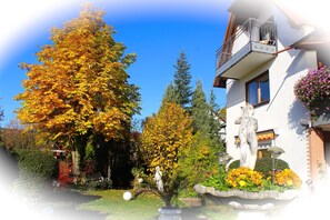 Ferienwohnung Panoramasuite-Ausblick vom Garten zum Südbalkon