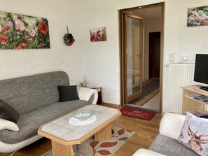 Ferienwohnung Sonneneck-Wohnzimmer mit Sat-TV