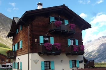 Apartment Leonardo Casa Napell with Mountain View, Wi-Fi & Garden