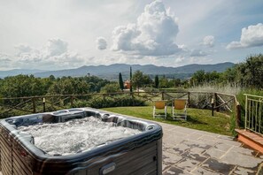 Bañera de hidromasaje al aire libre