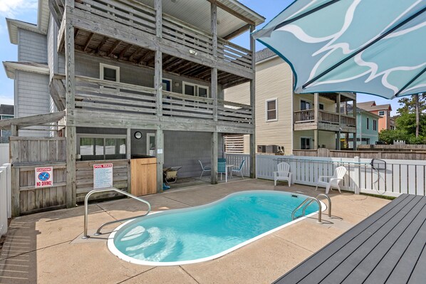 JR9108: Sisters Ugly | Back Exterior w/ Private Pool