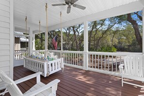 24-Grayton-Magnolia-Screened-Porch