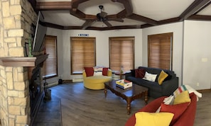 Living room with queen size pullout sofa bed.