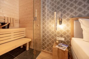 GRIMMINGlofts Top 7 - sauna bedroom