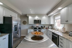 Kitchen with plenty of space for the whole family to cook together.