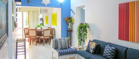 Hospede-se neste excelente apartamento na praia de Pitangueiras no Guarujá/SP
