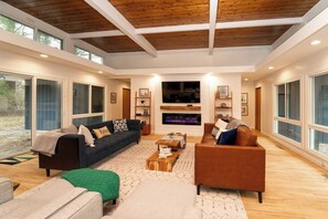 "We loved staying at Kati's place. It's such a neat house, with lots of big windows looking out into the woods..."  (Jamie, March 2023)