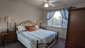 Master bedroom (king size)