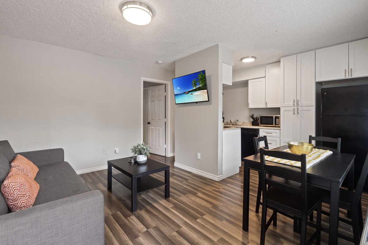 One bed/One bath/full kitchen Apt. – 1 mile from AT&T Stadium