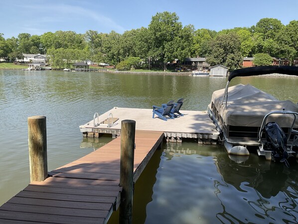 Relax on the floating dock enjoy  panoramic lake views while sipping Java/ wine!