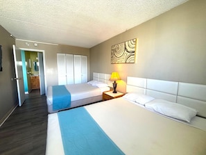 2 Queen size bed