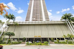 Royal Kuhio building exterior