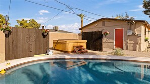 Large 8+ person Hot tub