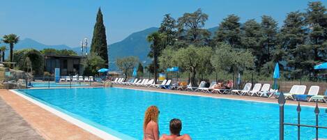 L'Eau, Ciel, Piscine, Bleu Azur, Bleu, Arbre, Plan D'Eau, Loisir, Amusement