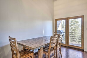 Dining Room | Free WiFi