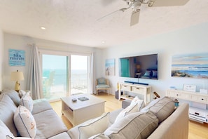 Awesome Ocean views from the living area while watching your favorite show
