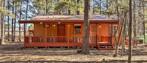 Pinetop Vacation Rental | 4BR | 4BA | 1,500 Sq Ft | Stairs Required to Enter