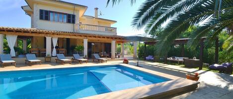 Holiday Home Swimming Pool