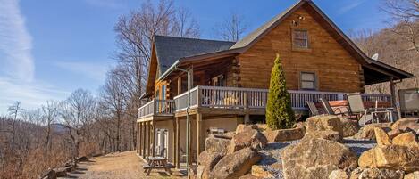 Welcome to Hensley Hollow Lodge in Elkton, VA!