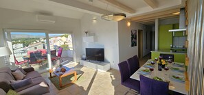 Open plan dining/kitchen and living area