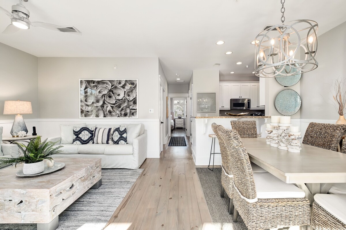 Just Breathe Flat— Luxury oasis overlooking the park, close to pool, 2 Bikes
