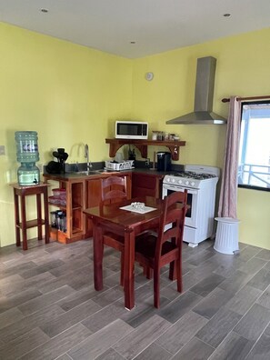 Full equity kitchen with gas stove oven fosters blender refrigerator 5gal P H2O