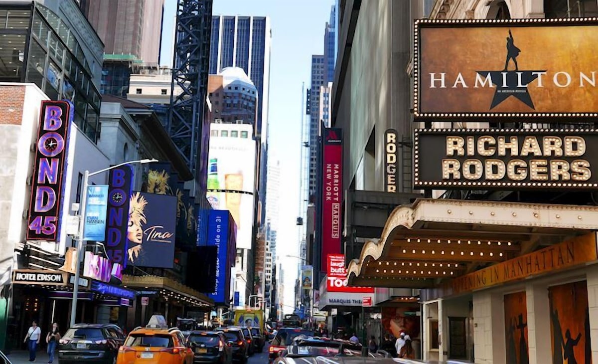 Art Deco Gem! 3 Restaurants/Bars, Steps to Times Square, Broadway