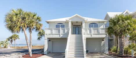 Front of the house with Santa Rosa Sound on side - The front of the house with the Santa Rosa Sound on the side