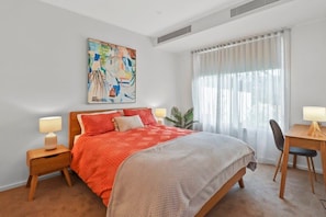 Downstairs master bedroom with queen bed