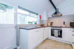 The fully equipped kitchen is perfect for cooking an array of meals whilst enjoying your stay with 53 Degrees Property.