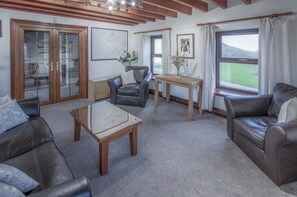 Stormy Castle - 6 Bedroom Sleeps 14 - Llangennith (629)
