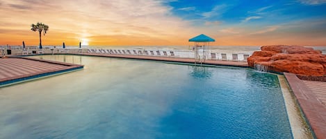 Relax in this beautiful heated pool while looking at the ocean 