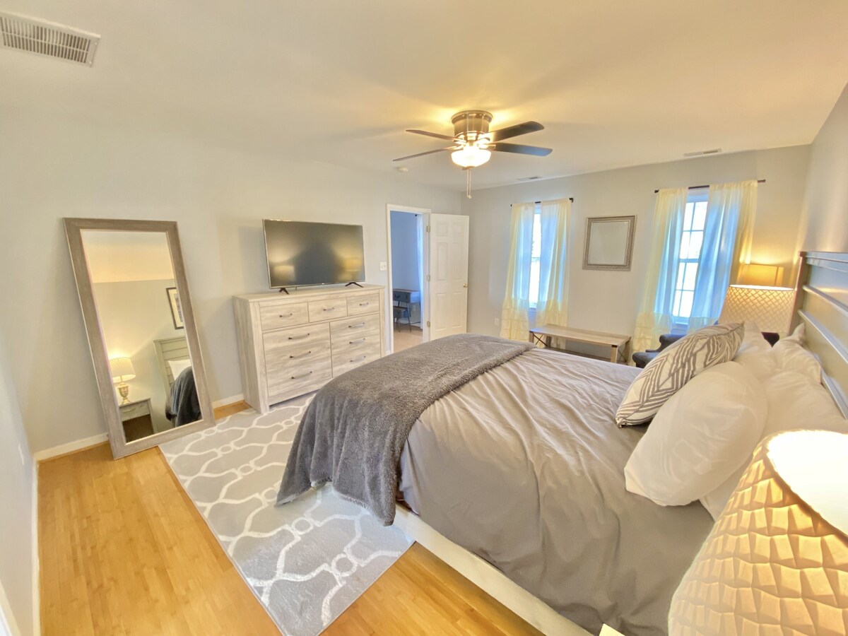 Charming Cul-de-sac Retreat | Double Master + Garage + Home Office