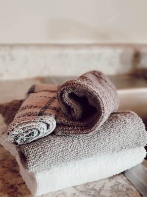 Cabin 3 | Kitchen Details