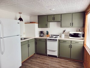 Cabin 5 | Kitchen