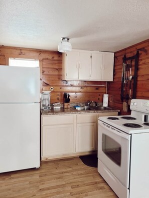 Cabin 6 | Kitchen