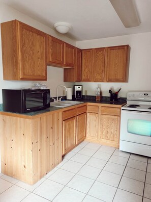Cabin 8 | Kitchen (1)