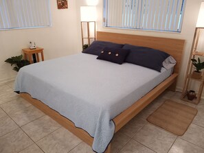 ahhh, feel like a king in this comfy king size bed.